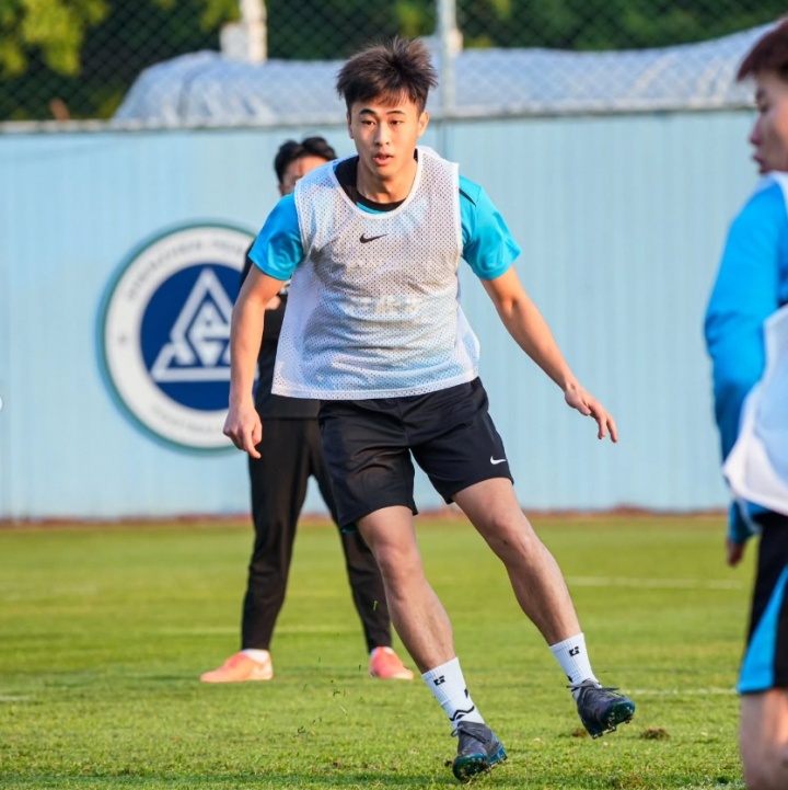 官方：戴伟浚左膝关节外侧半月板撕裂，已手术预计康复期为六周